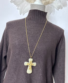 Collier croix crème