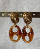 Boucles d’oreilles pendantes écaille ambre et maillon doré chic en acier inoxydable