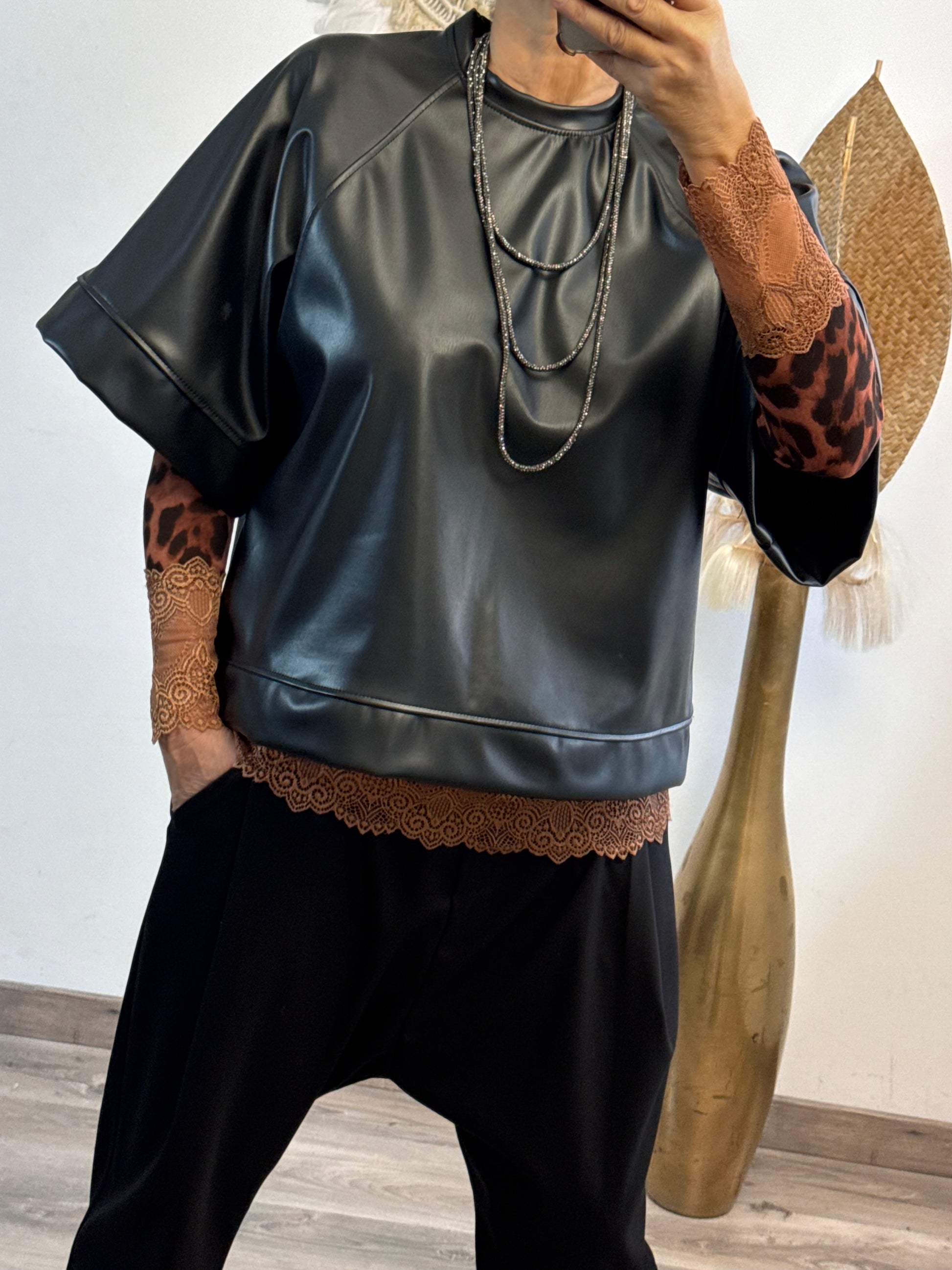 Haut similicuir noir