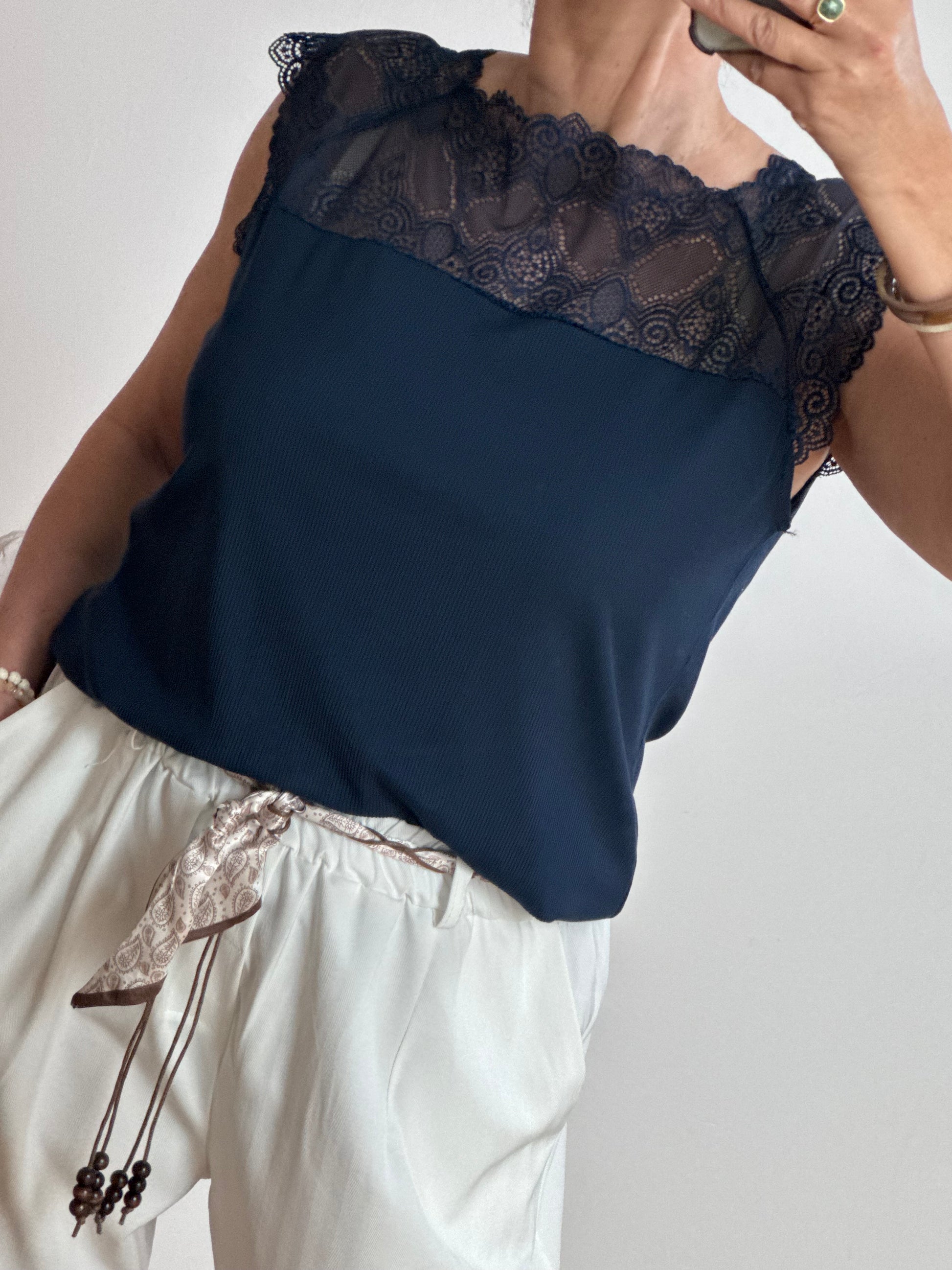 Top dentelle marine