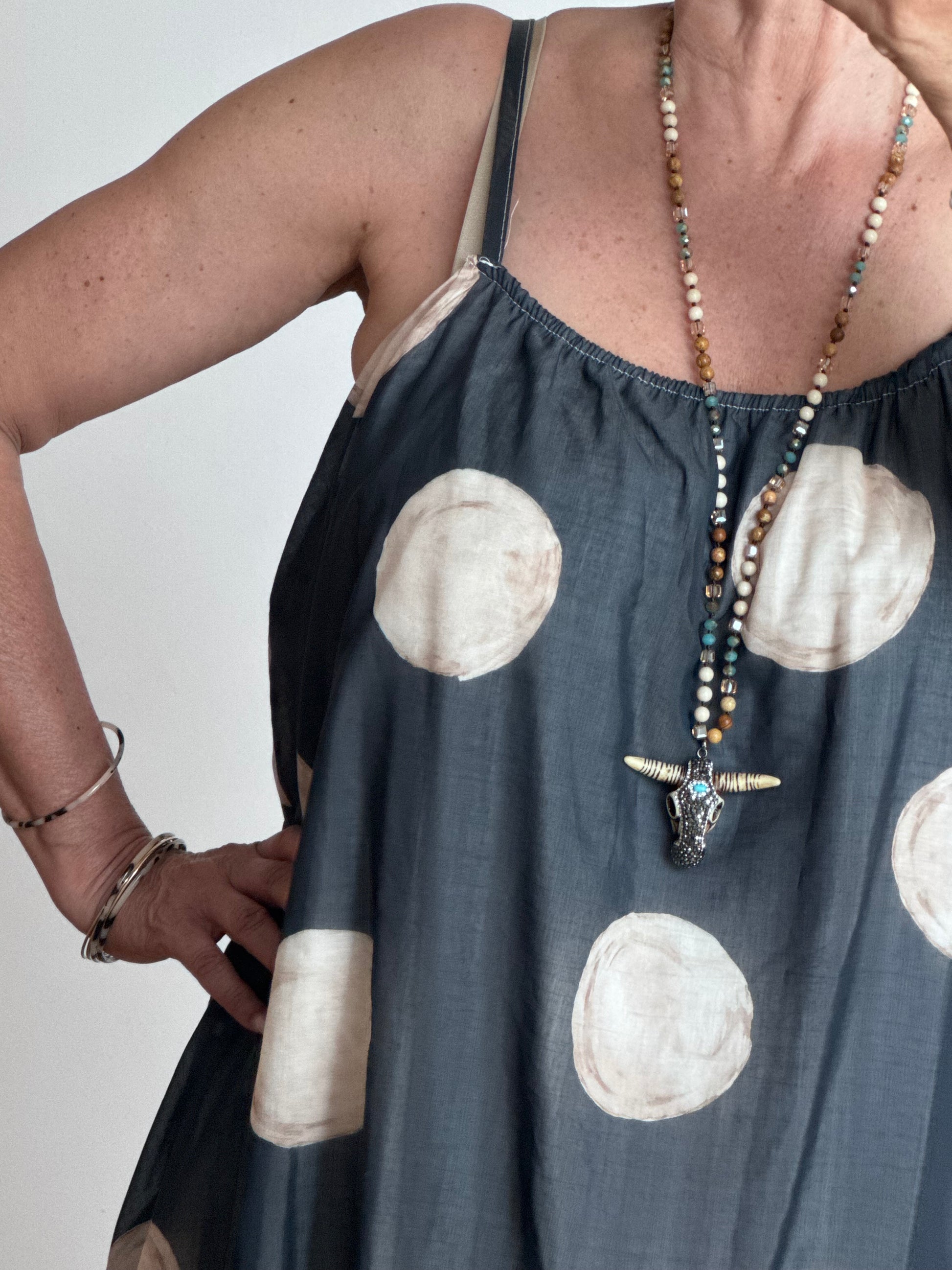 Robe à pois fond marine