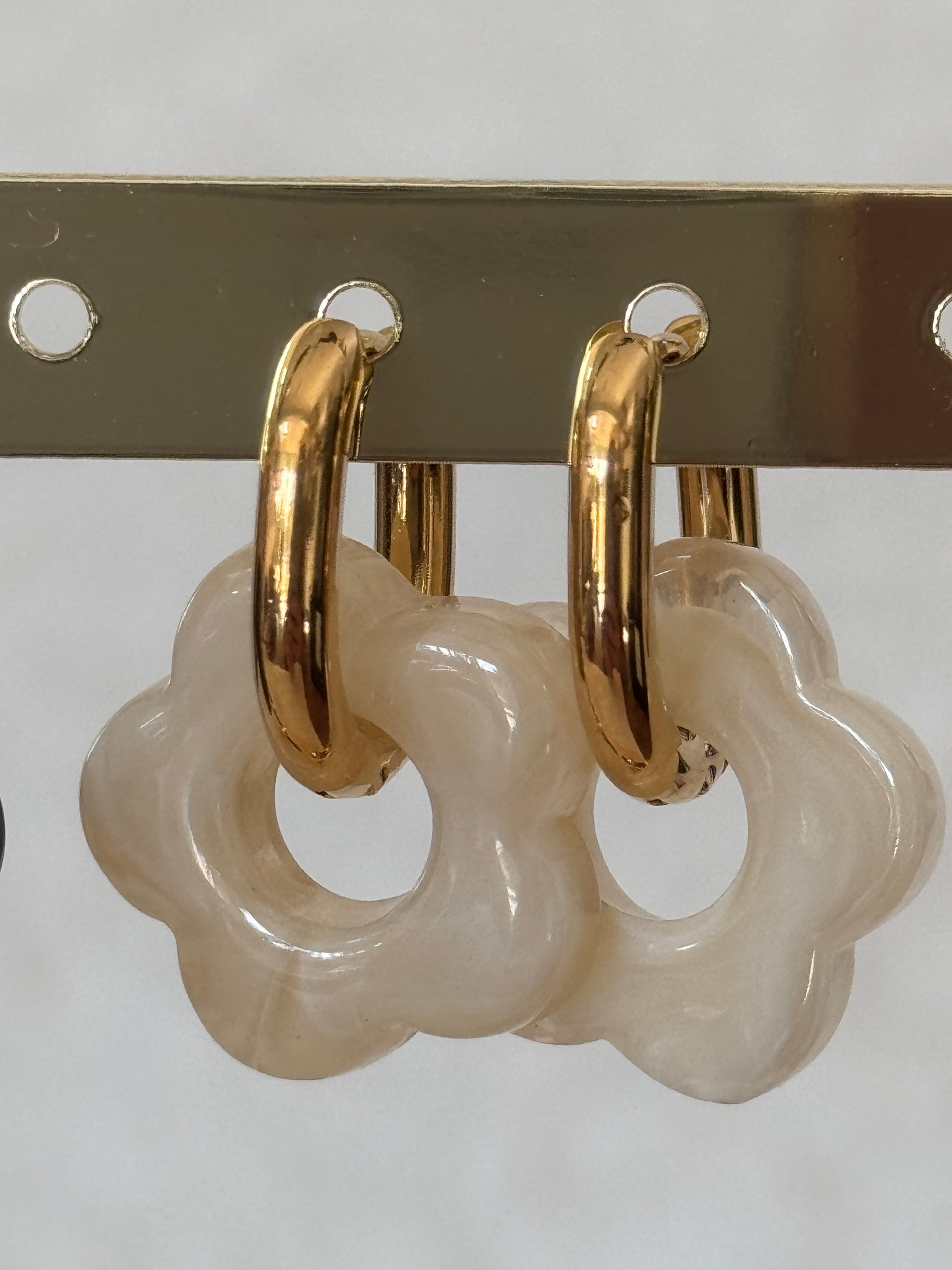 Boucles Acier inoxydable Fleurs Résine Écru