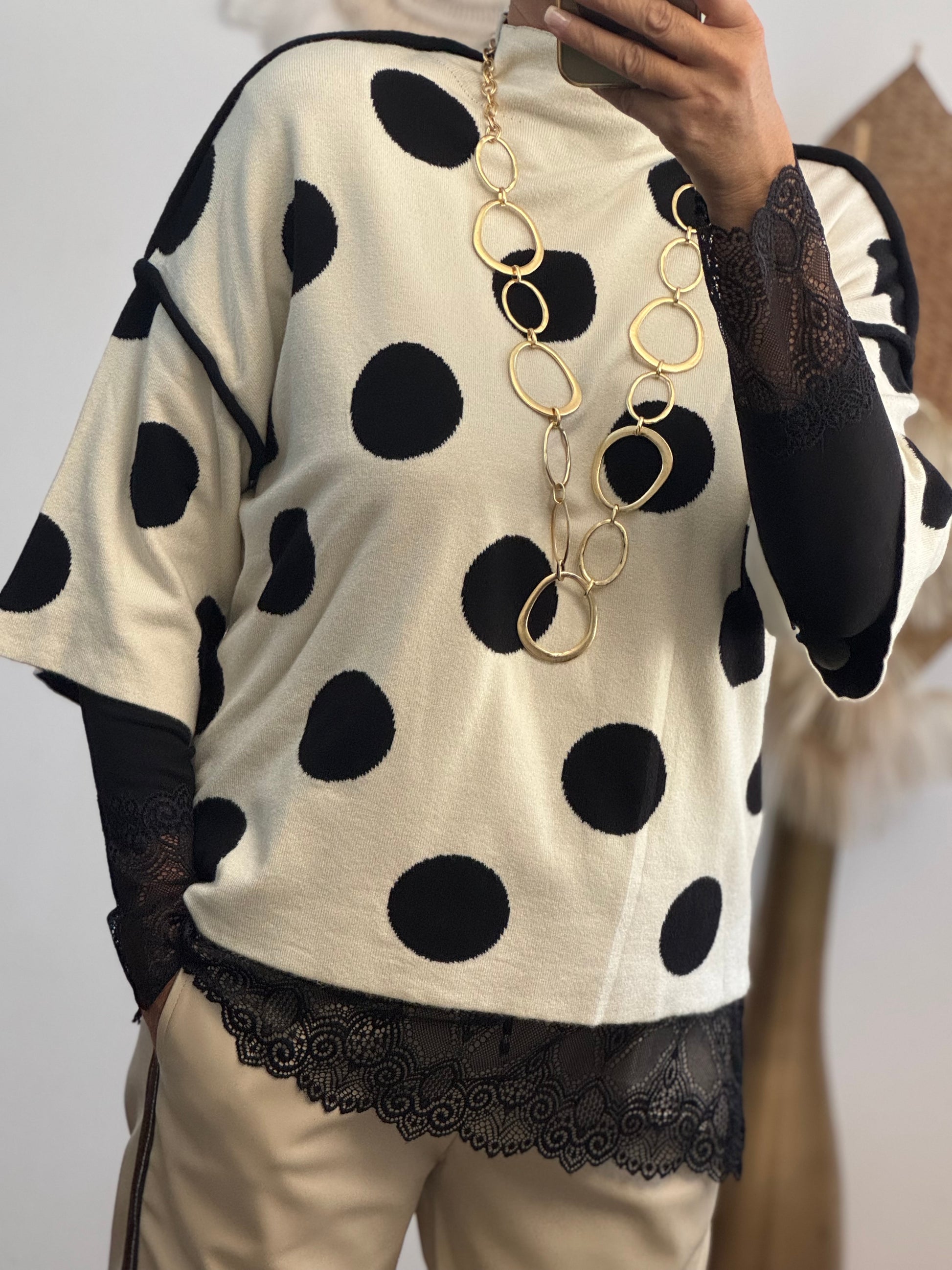 Pull crème pois noirs