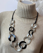 Collier Long maillons Résine Bohème Chic noir