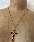 Collier Croix Elégance
Pierres Ovales noires