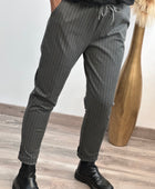 Pantalon gris à rayures