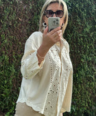 Blouse ou veste brodée beige