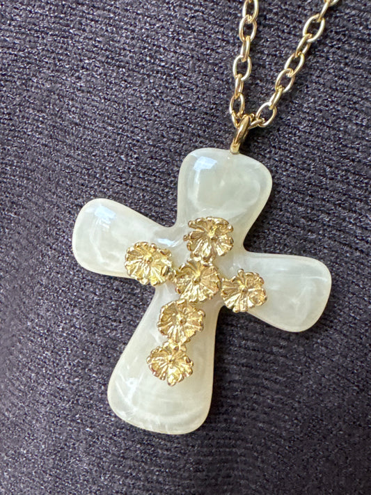 Collier croix crème
