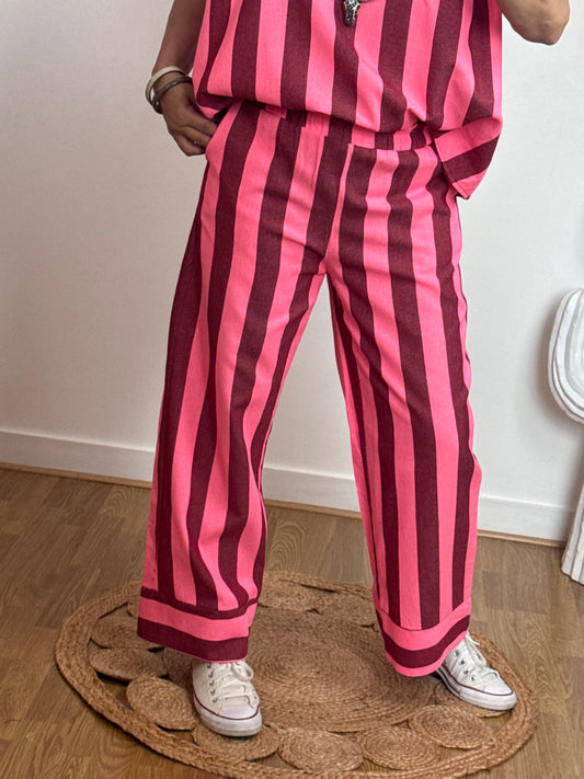 Pantalon rayé rose et rouge