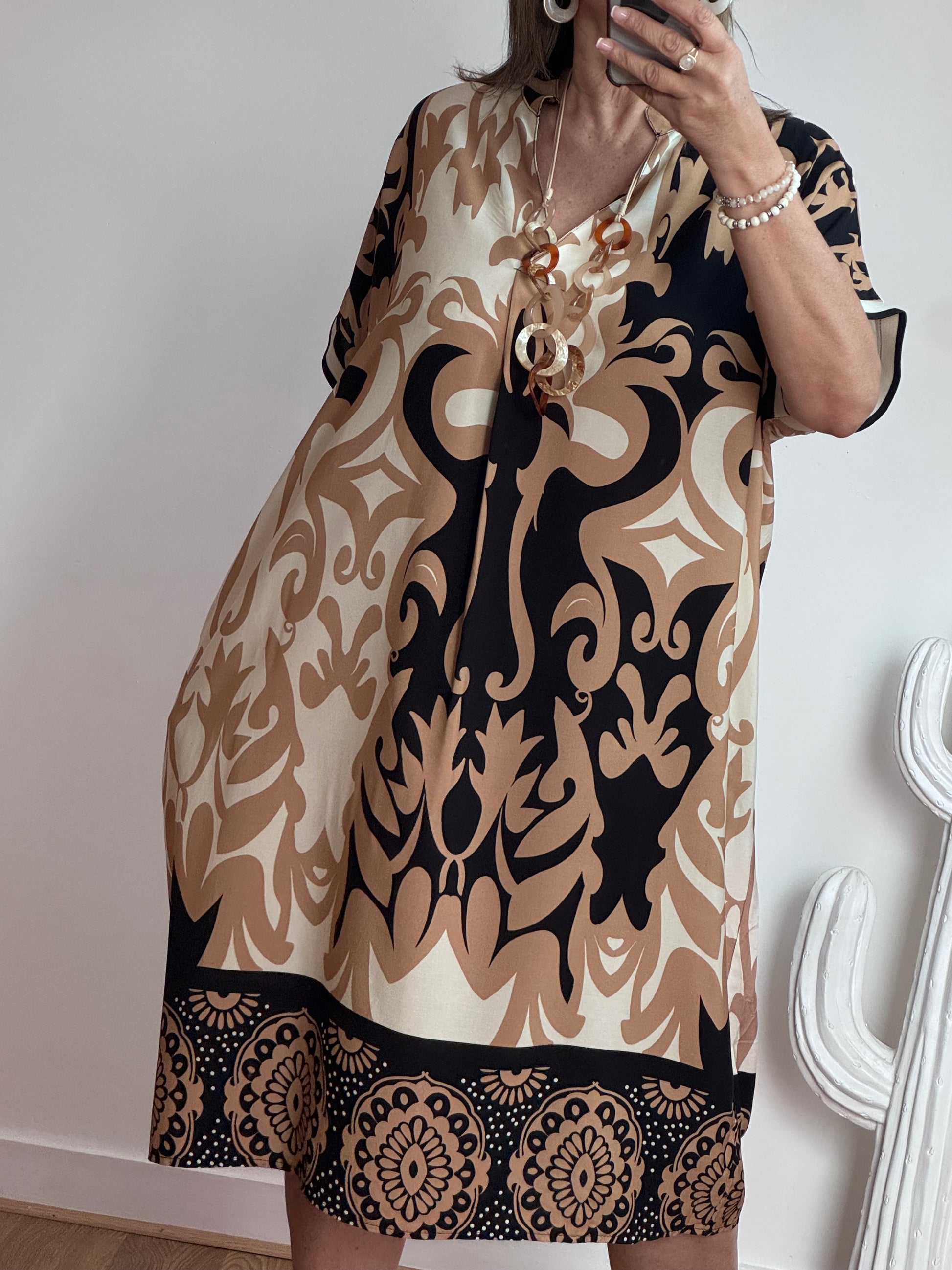 Robe fluide arabesque beige TU 40/48
