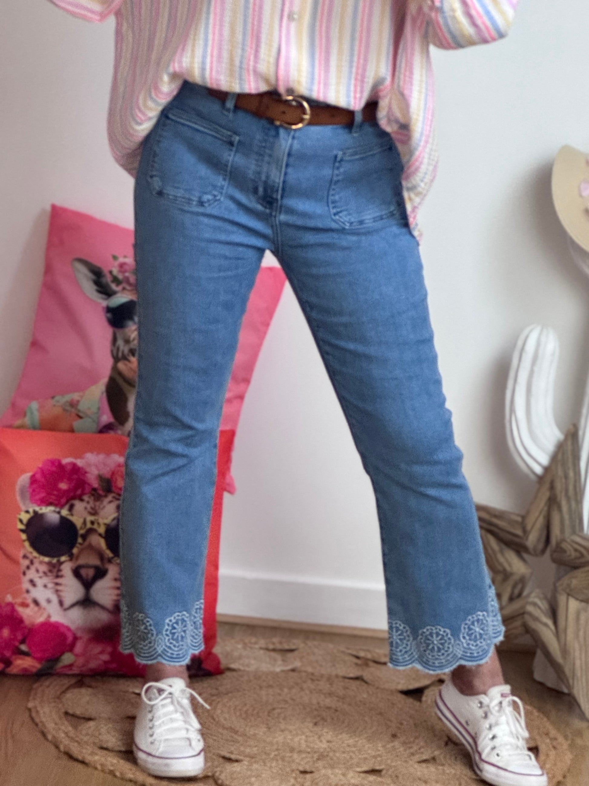 Jeans flare bleu clair brodé