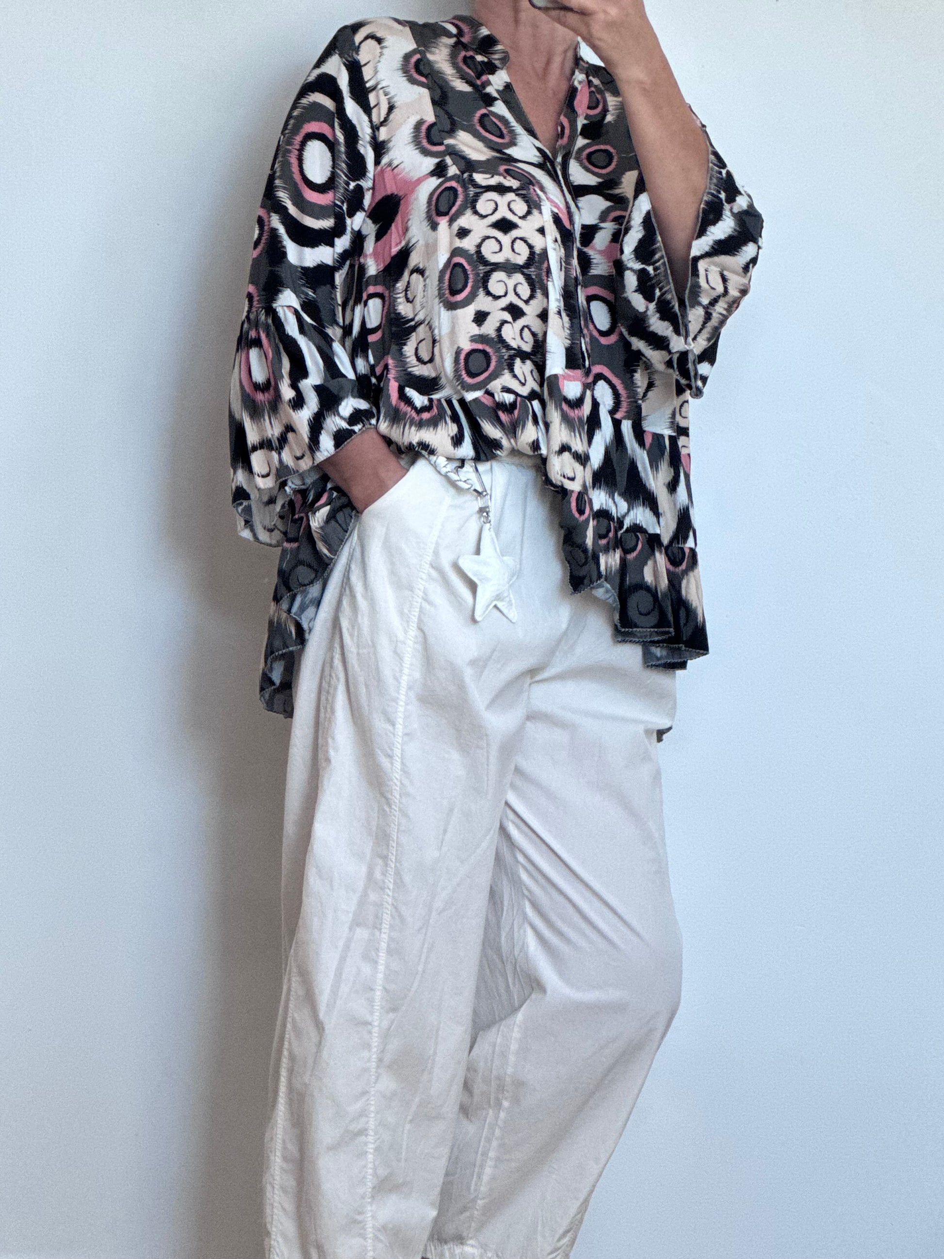 Blouse camélia noire et rose