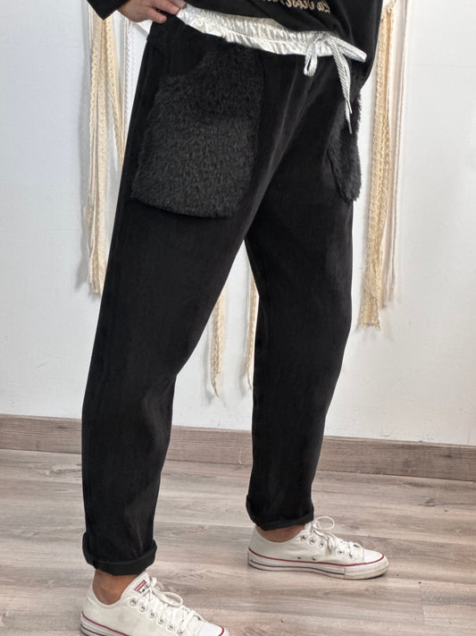 Pantalon noir poches moumoute