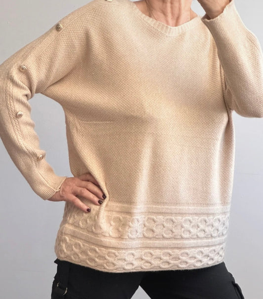 Pull beige boutons