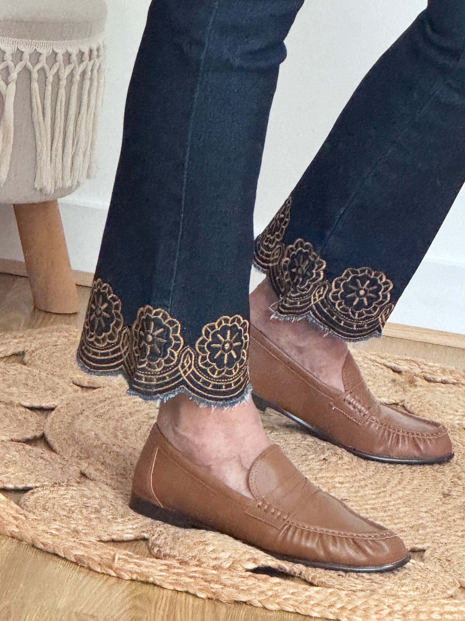 Jean flare bleu brute brodé
