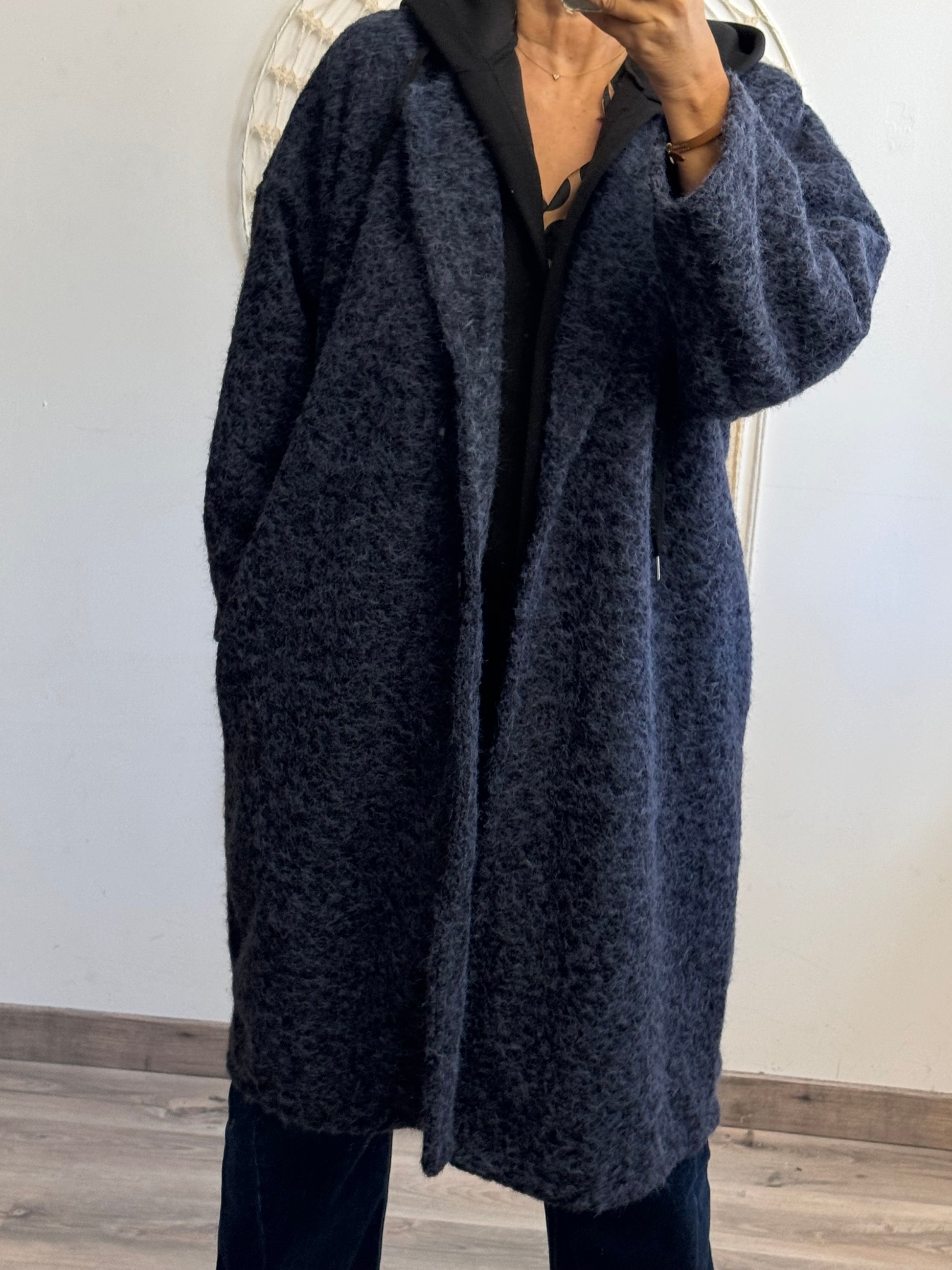 Manteau bouclette bleu capuche noire