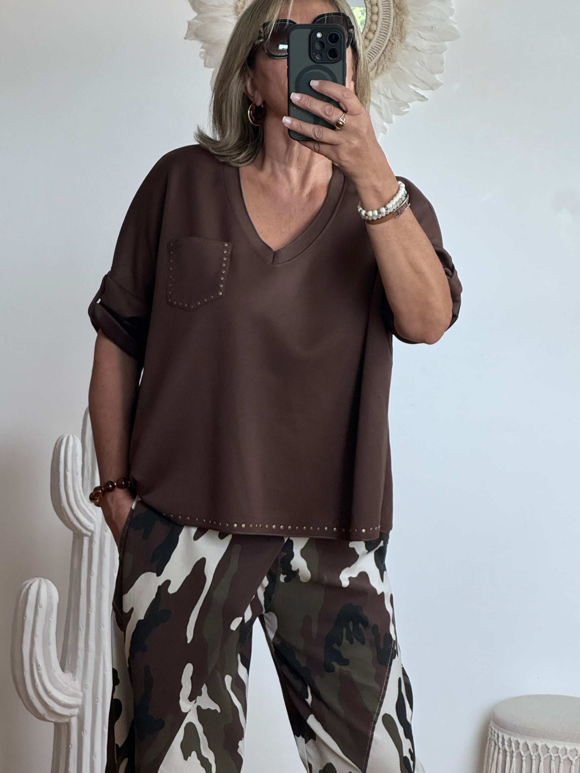 Pull marron rivets