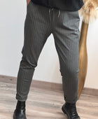 Pantalon gris à rayures