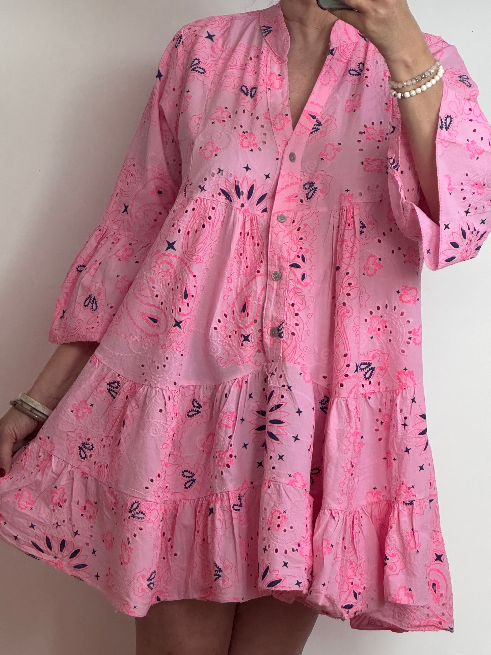 Robe courte bandana et broderie rose