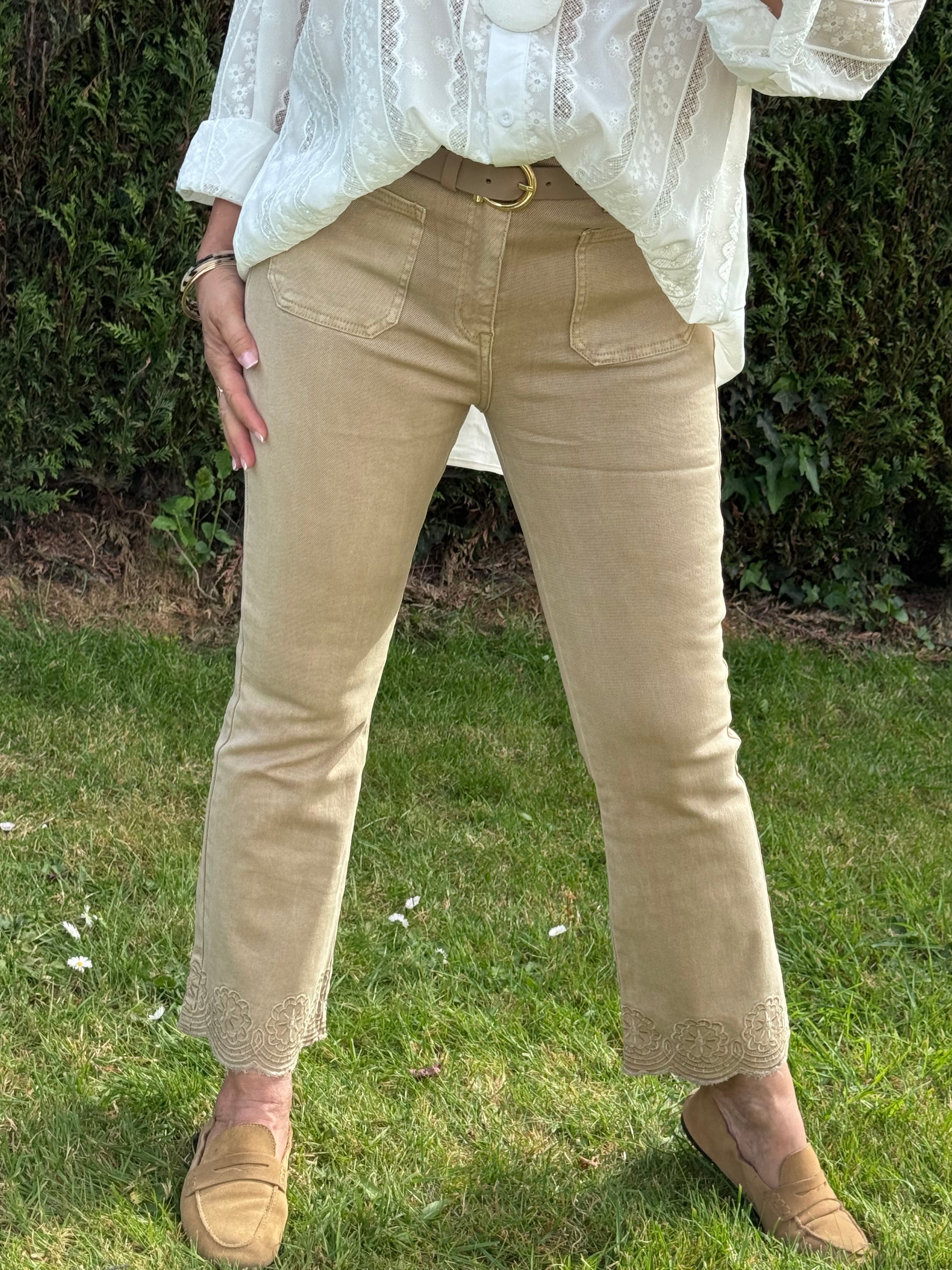 Jeans flare beige brodé
