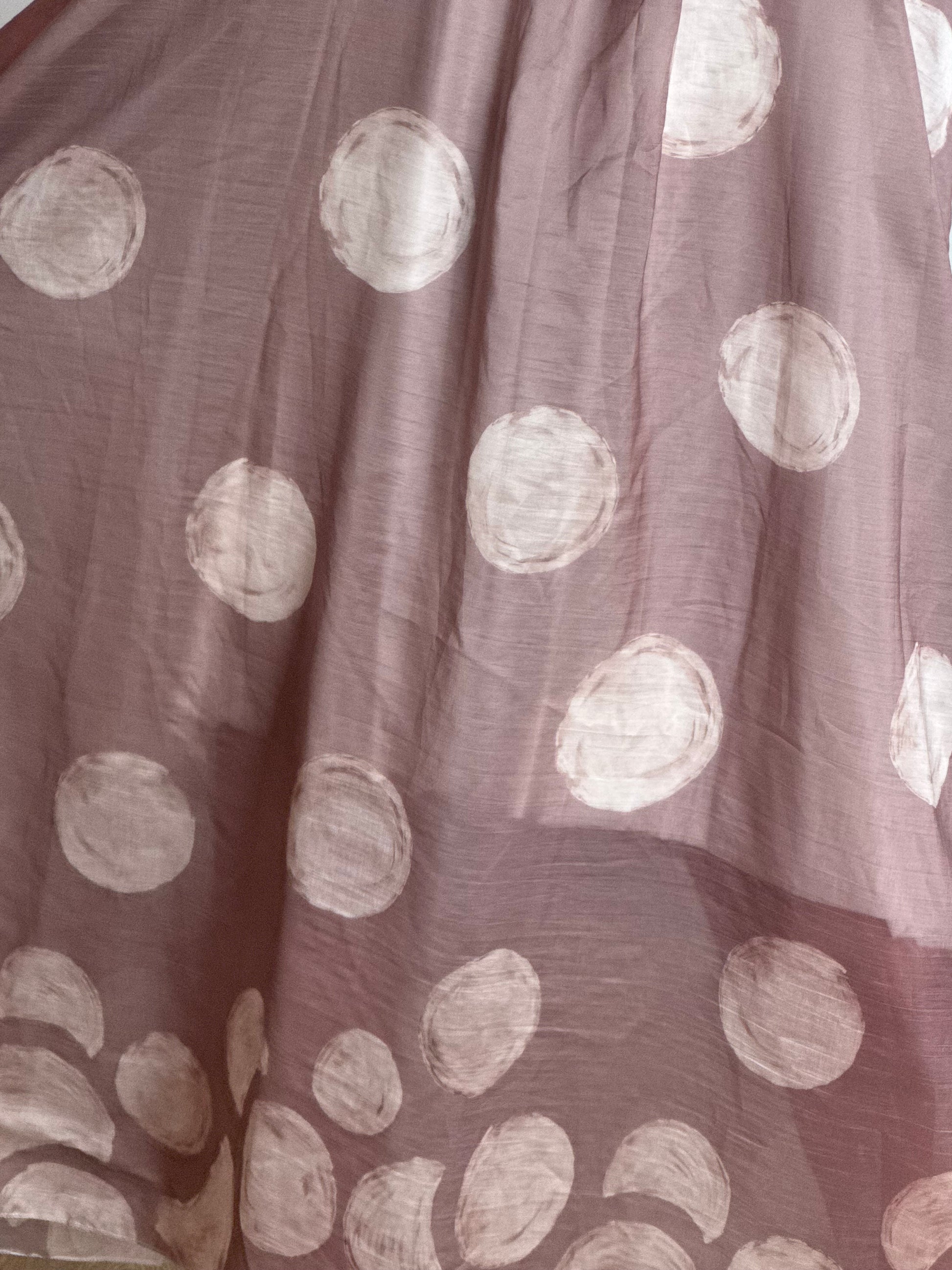 Robe à bois sur fond beige