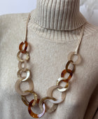 Collier Long maillons Résine Bohème Chic beige