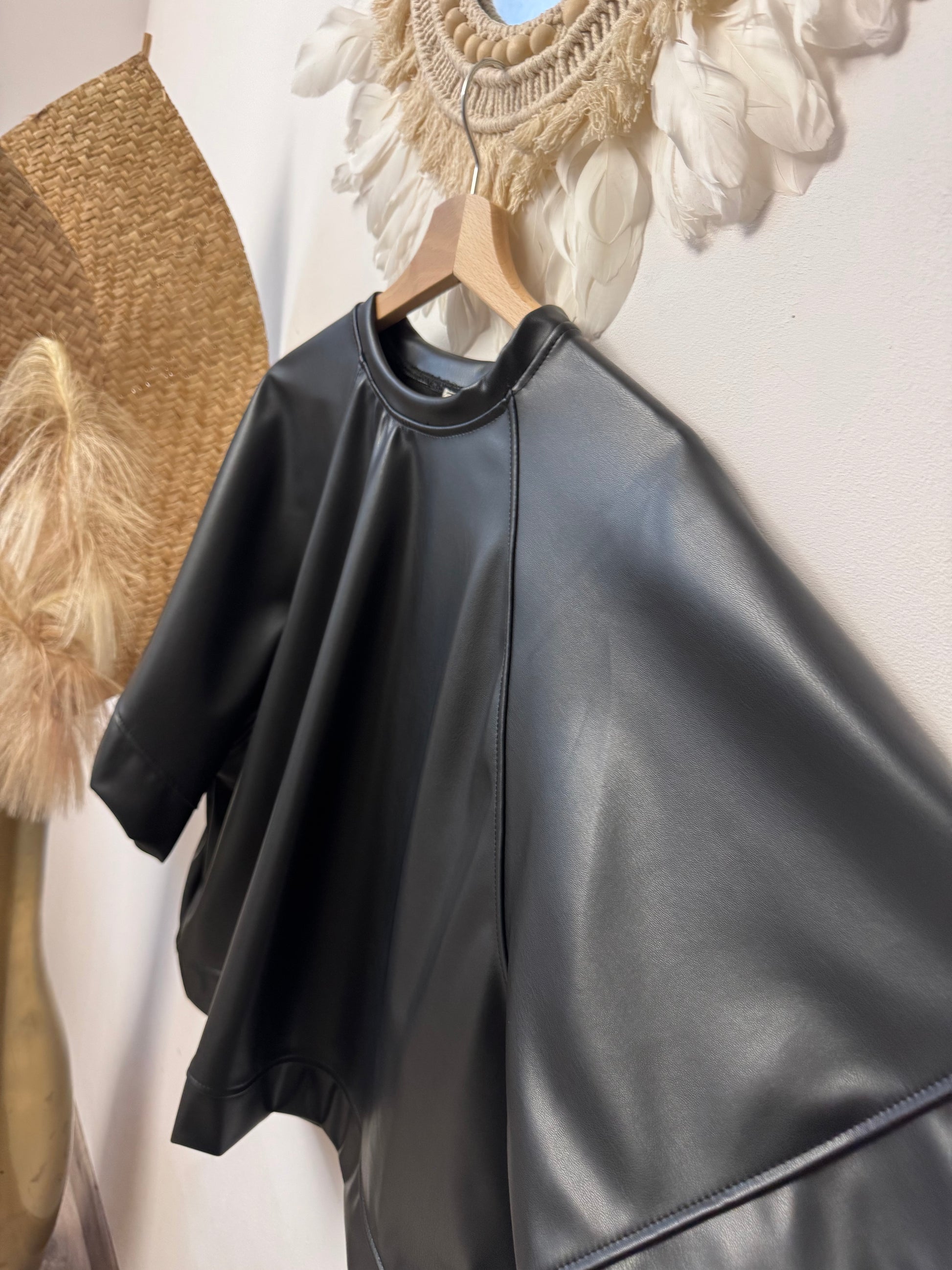 Haut similicuir noir