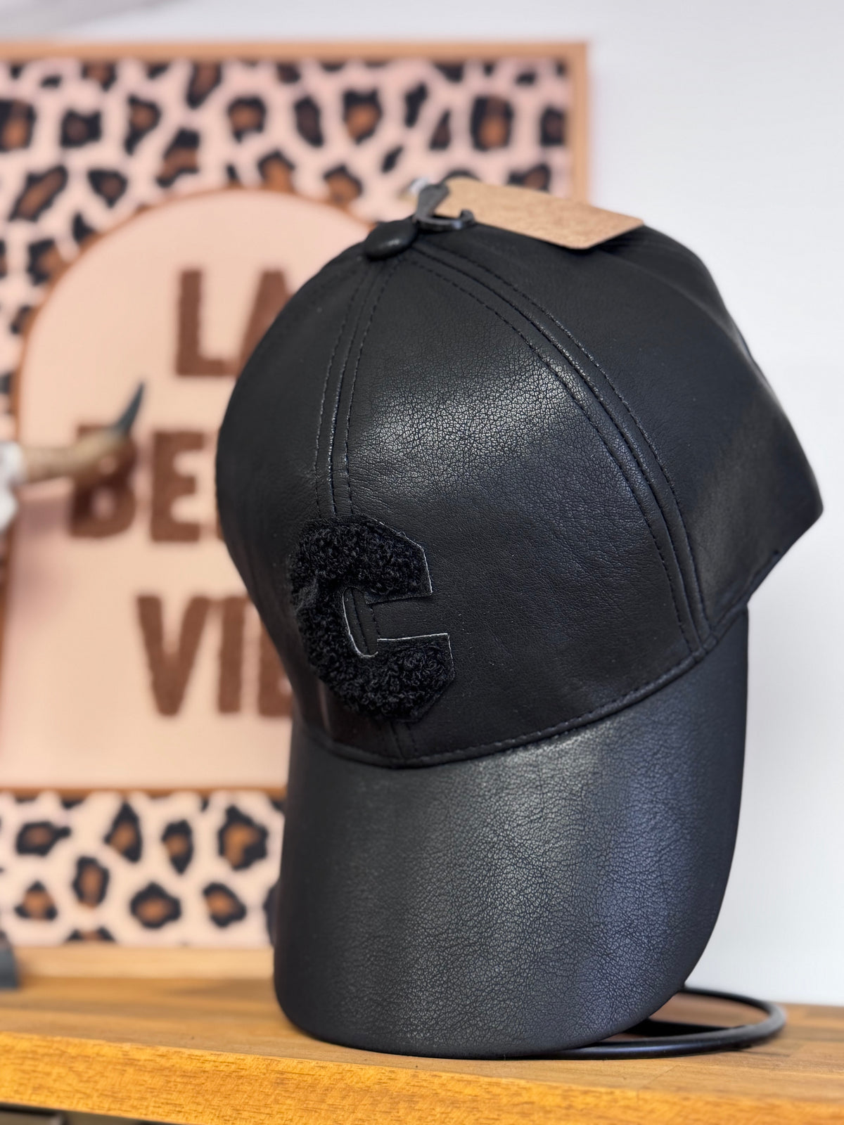 Casquette similicuir noire