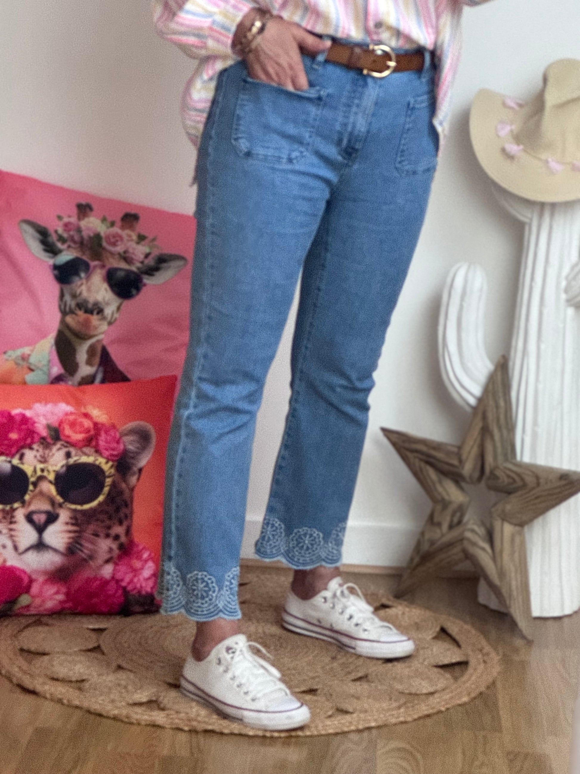 Jeans flare bleu clair brodé