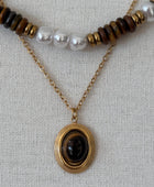 Collier double rang doré perles nacrées et pierre œil de tigre acier