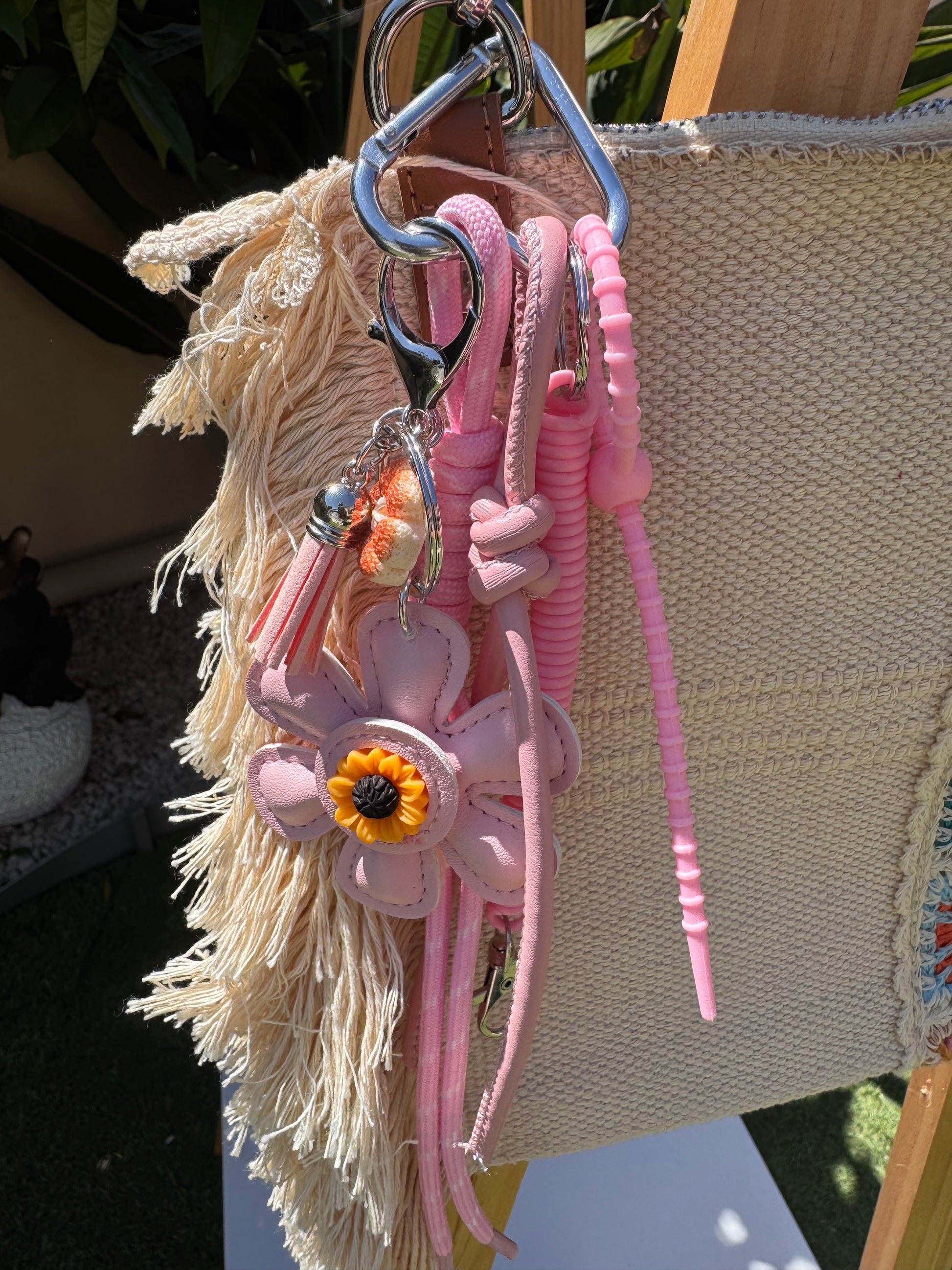 Fantaisie grigri fleur rose