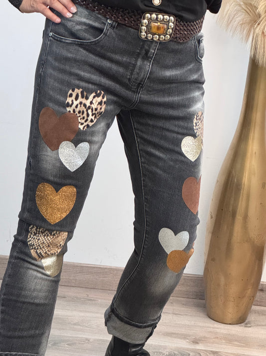 Jeans noir délavé multi patchs cœurs
