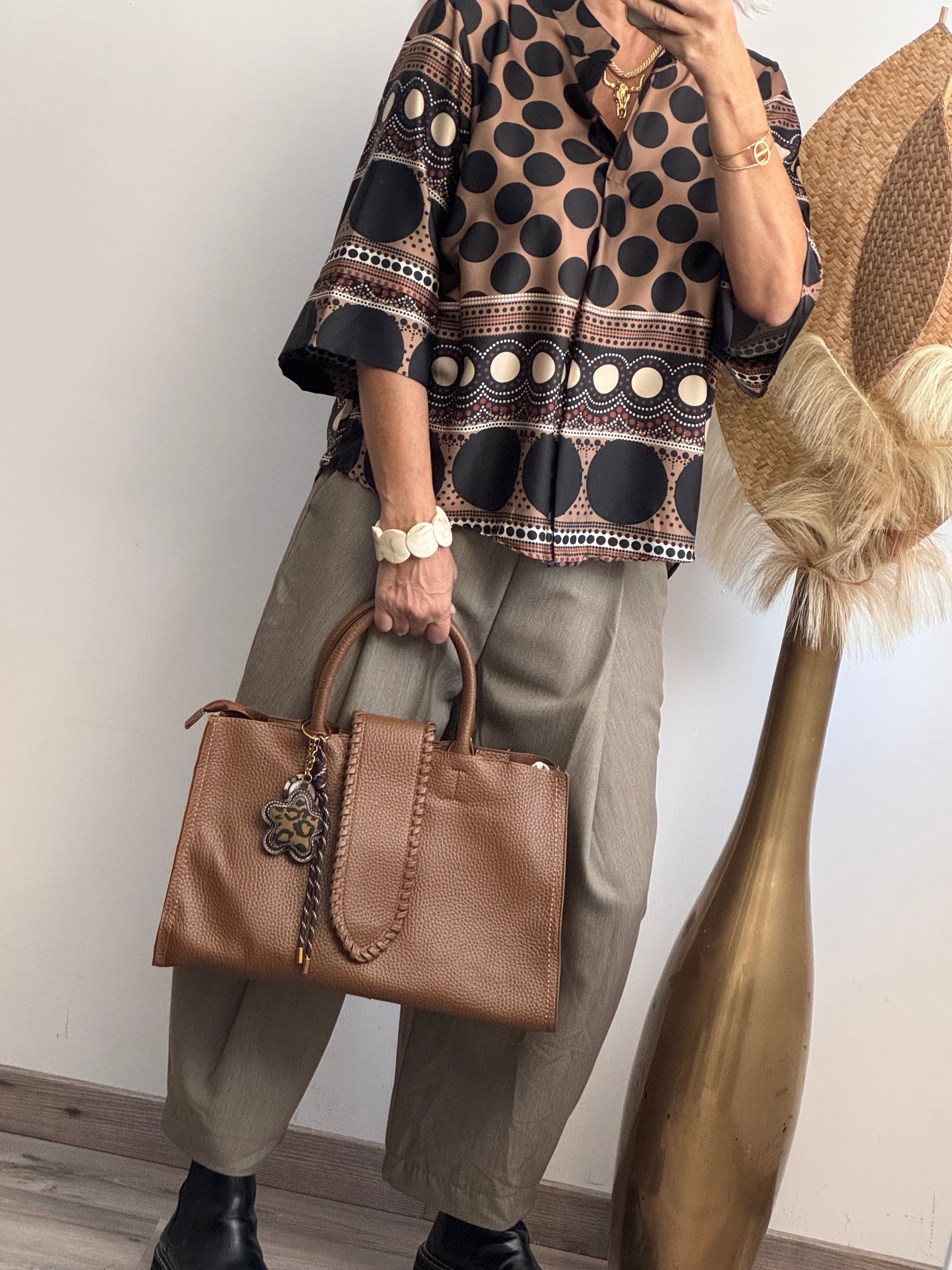 Sac camel Côme avec sa pochette et ses grigris
