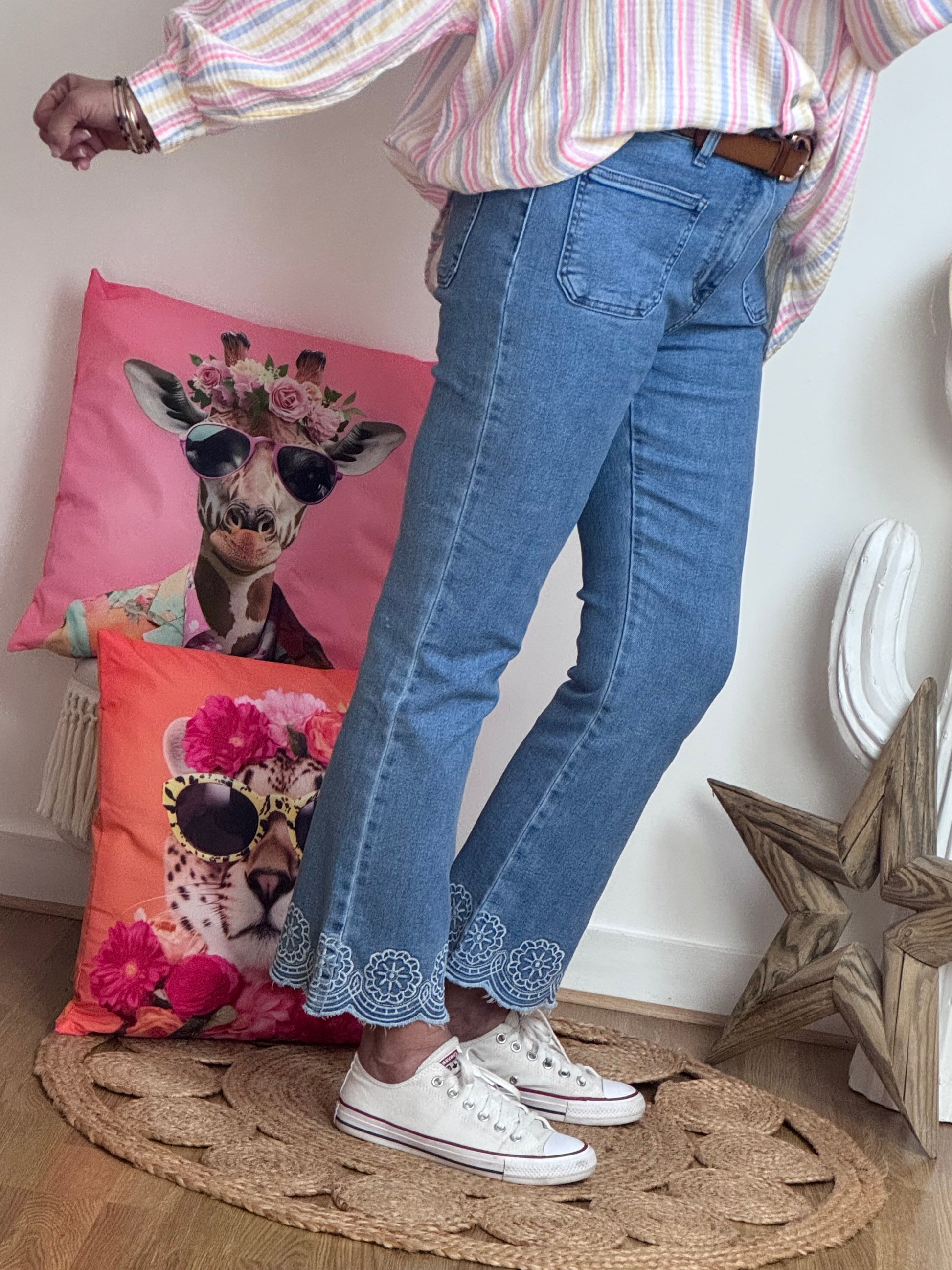 Jeans flare bleu clair brodé
