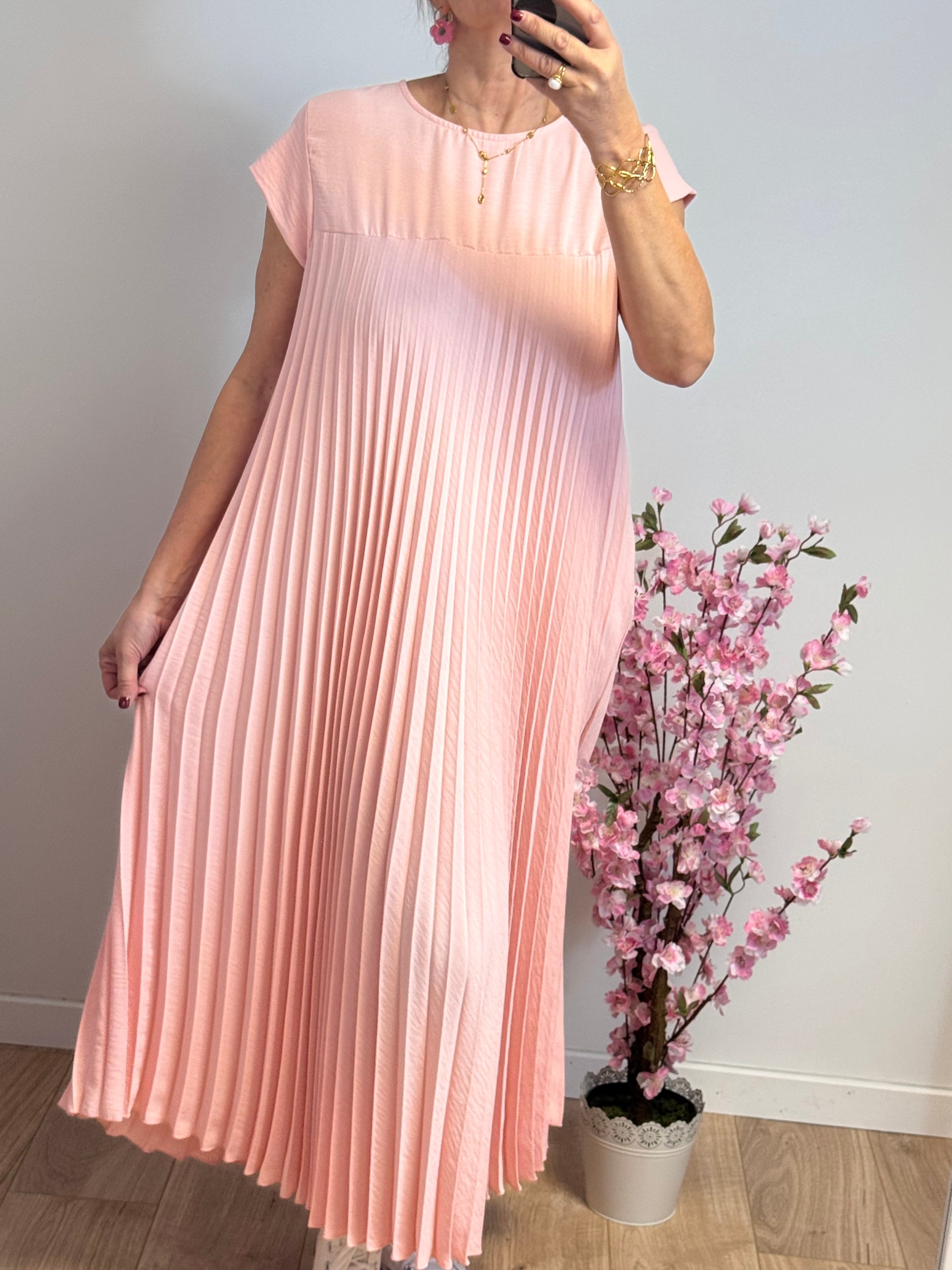 Robe longue plissée rose