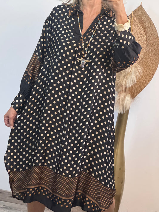 Robe noire pois