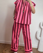 Pantalon rayé rose et rouge