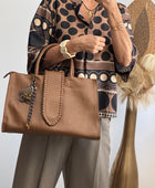 Sac camel Côme avec sa pochette et ses grigris