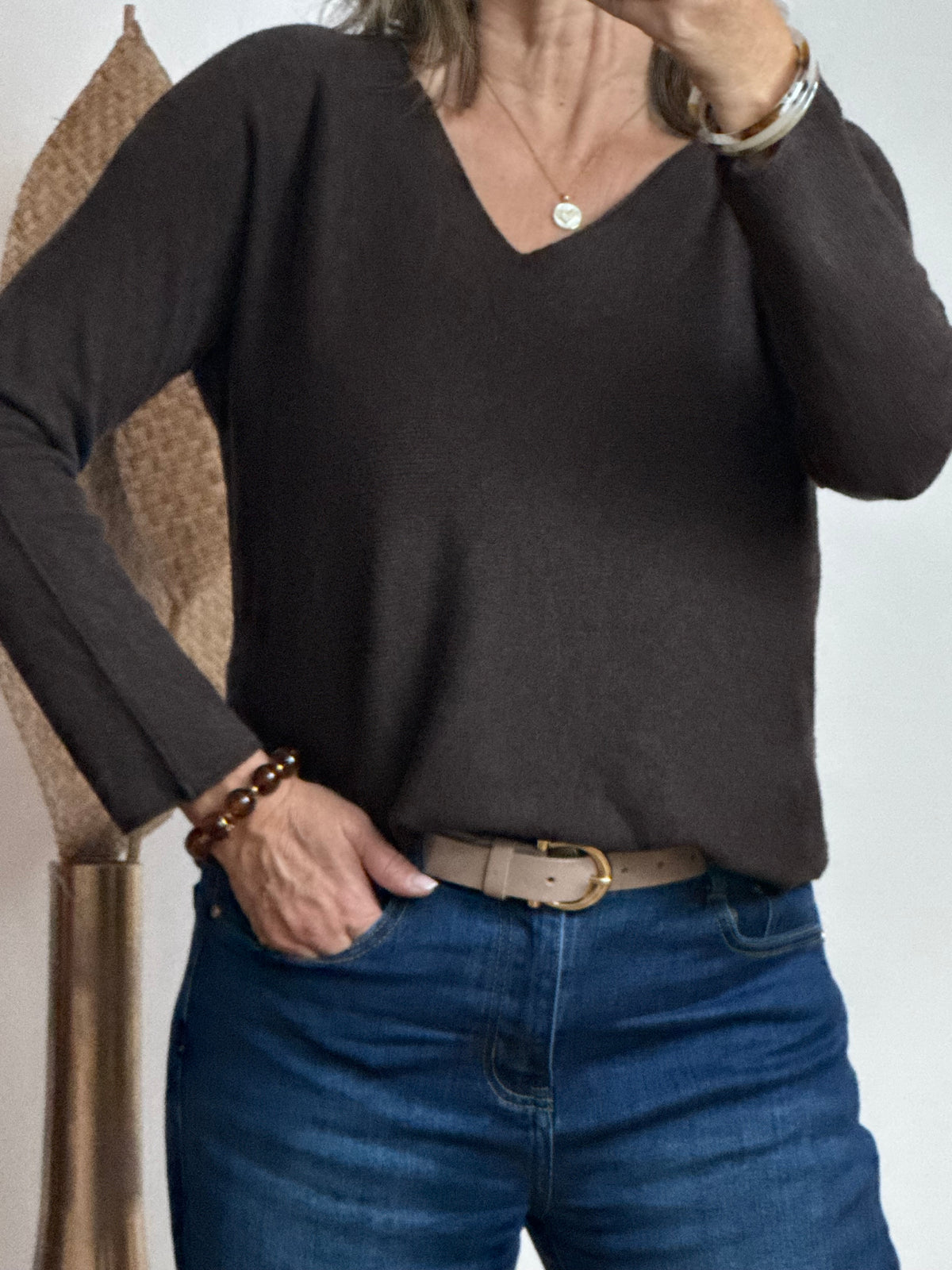 Pull col V violine, marron, terracotta et rouge