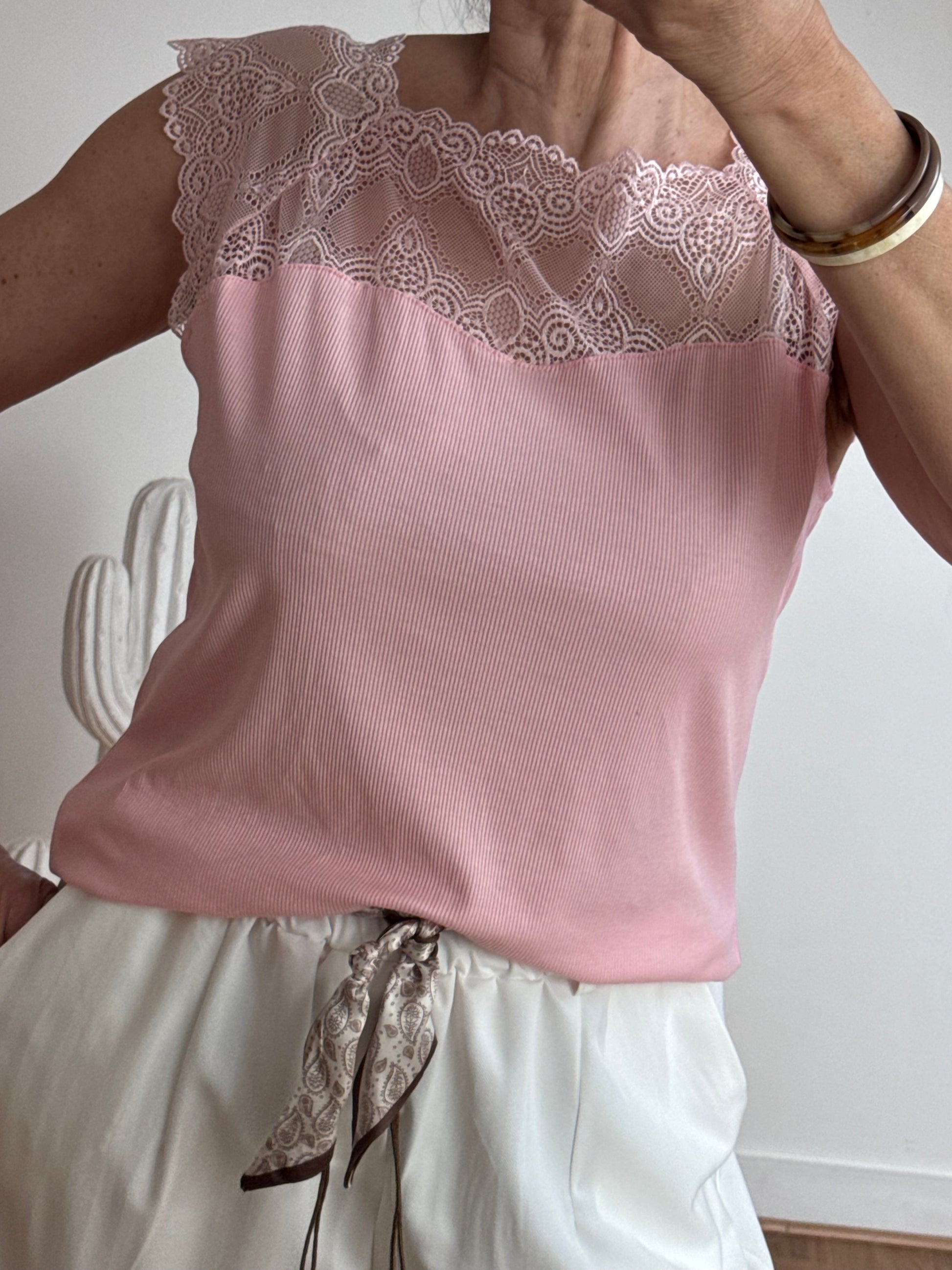 Top dentelle rose