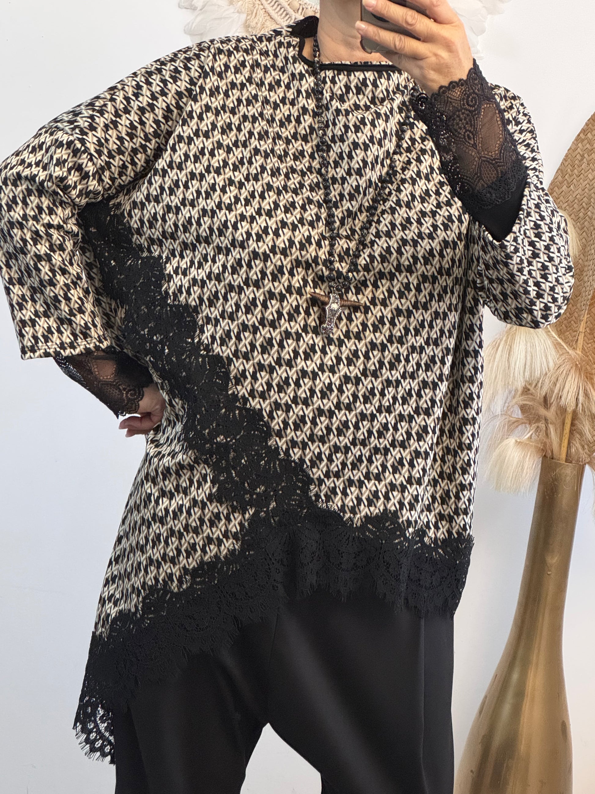 Pull asymétrique pieds de poule dentelle