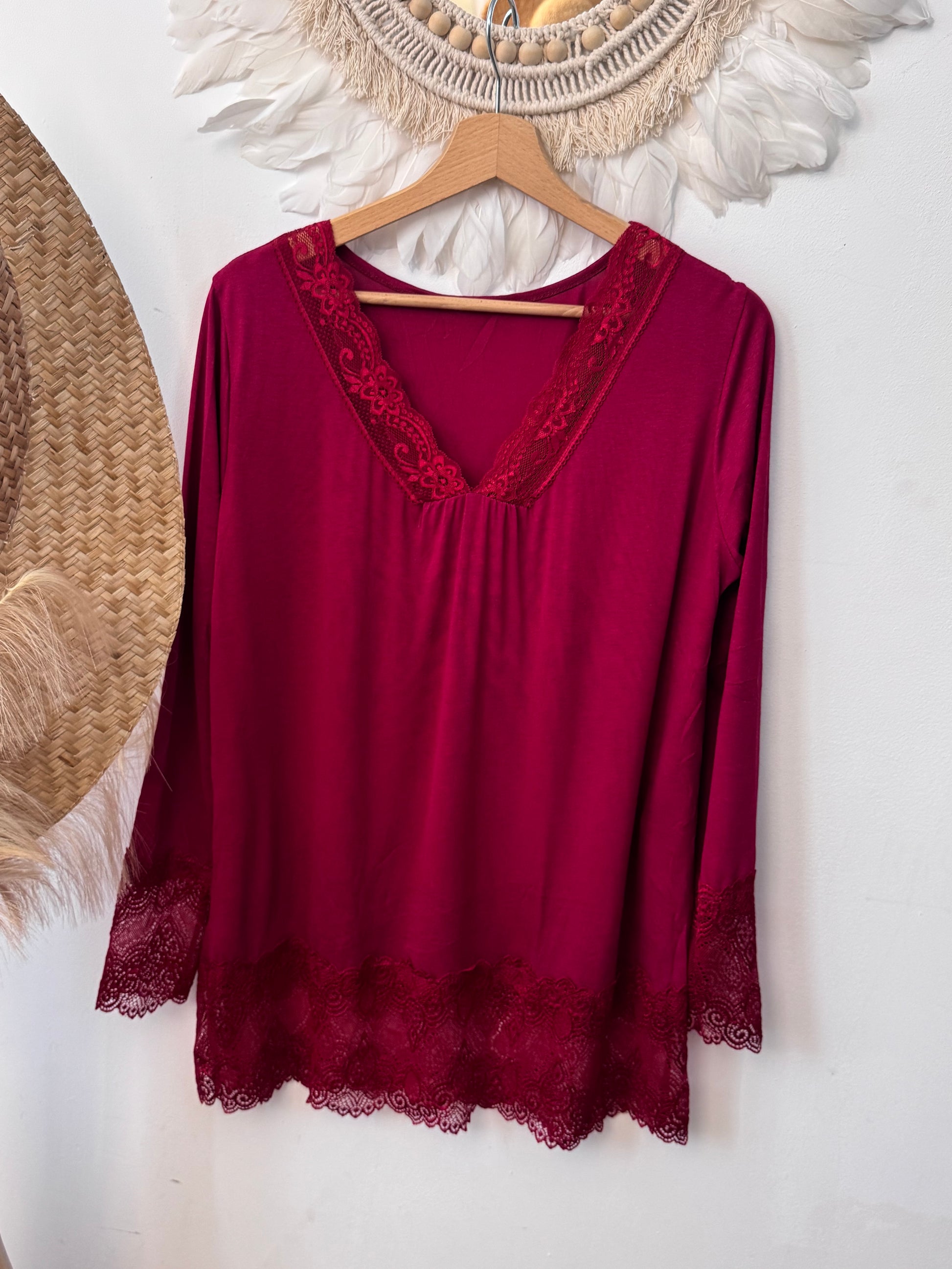 Top dentelle rouge grenat TU 40/46 et 46/50