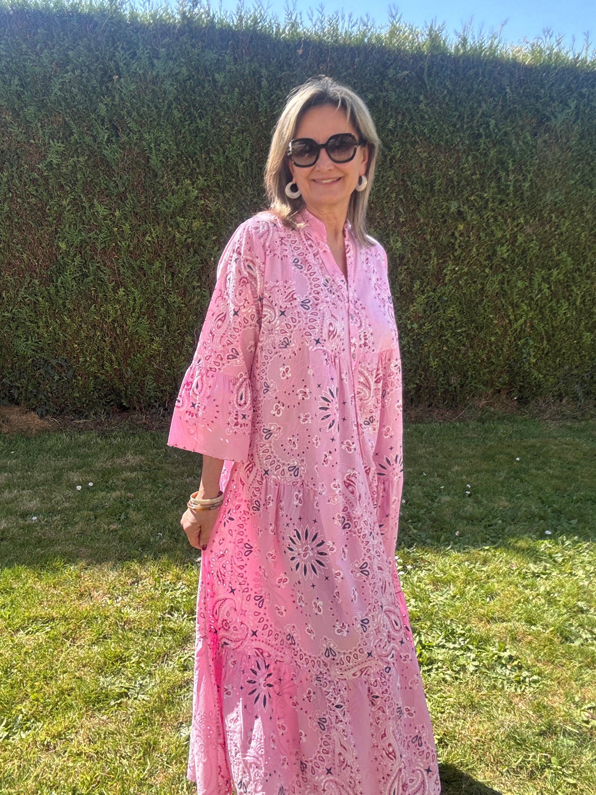 Robe longue bandana et broderie rose