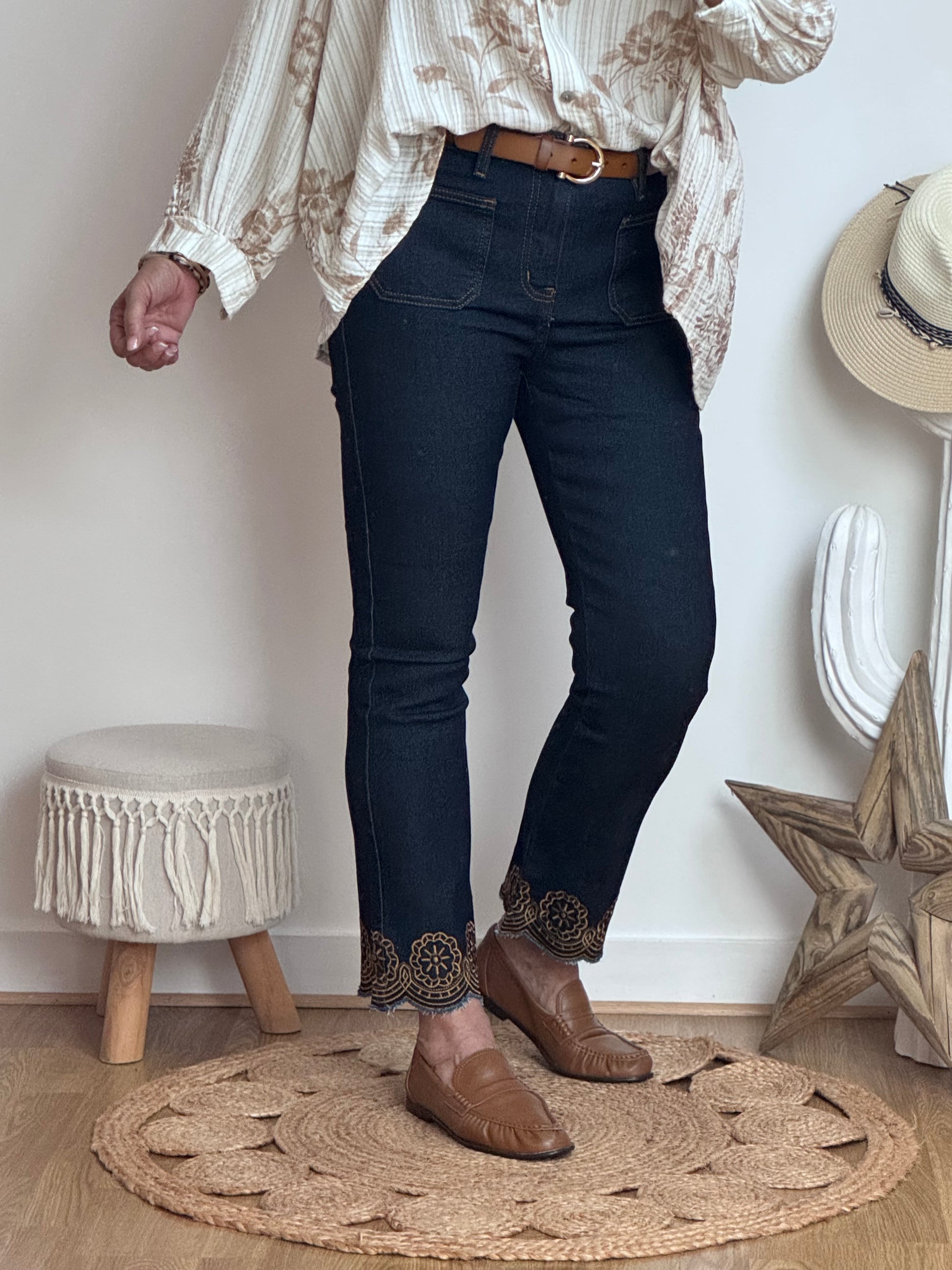 Jean flare bleu brute brodé