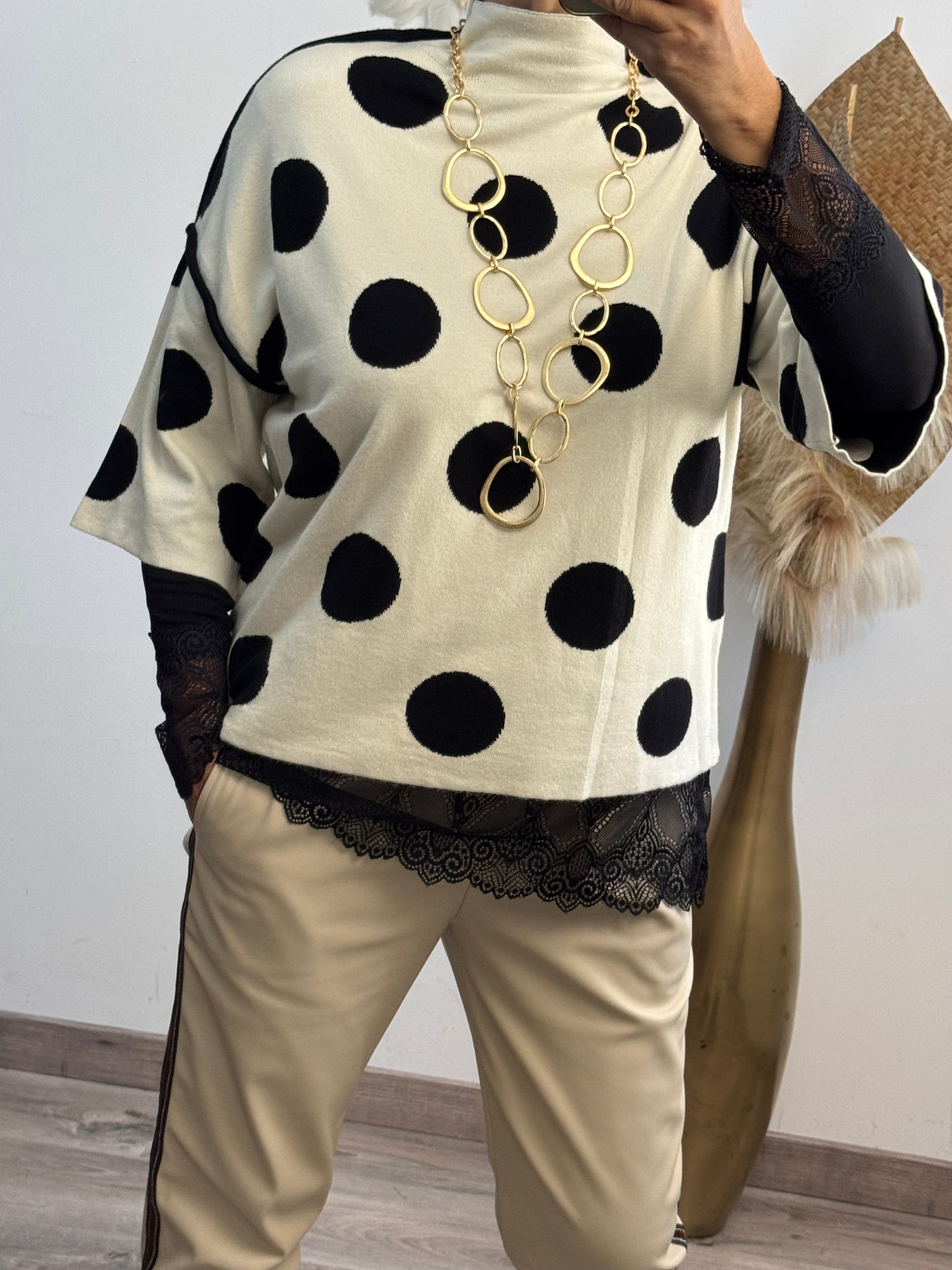 Pull crème pois noirs