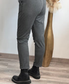 Pantalon gris à rayures