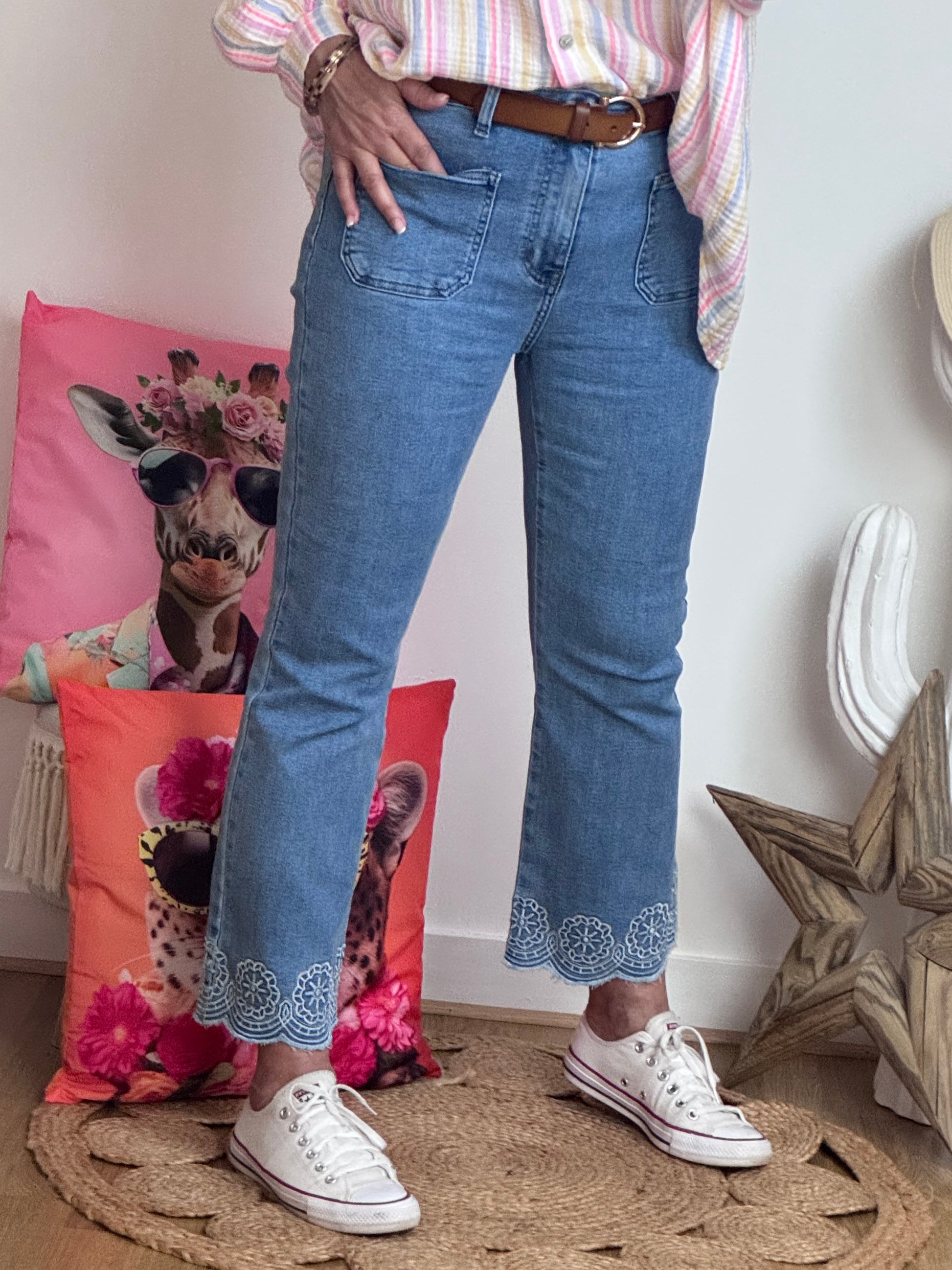 Jeans flare bleu clair brodé