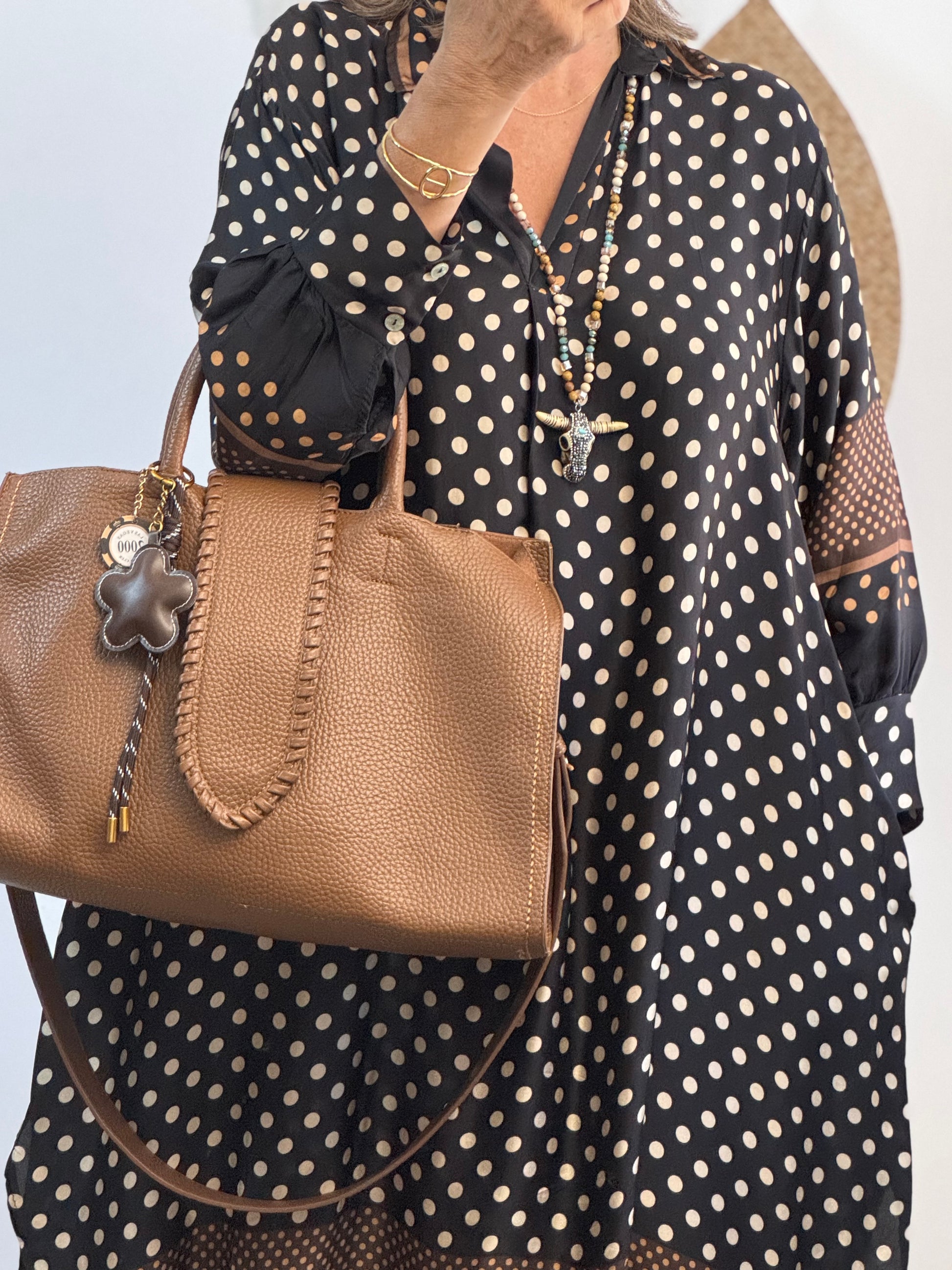 Robe noire pois