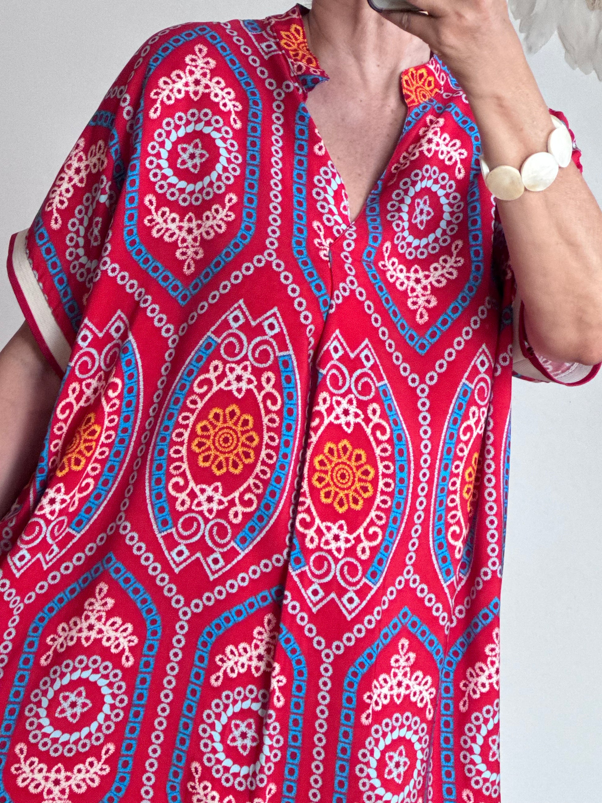 Robe fluide fond rouge
