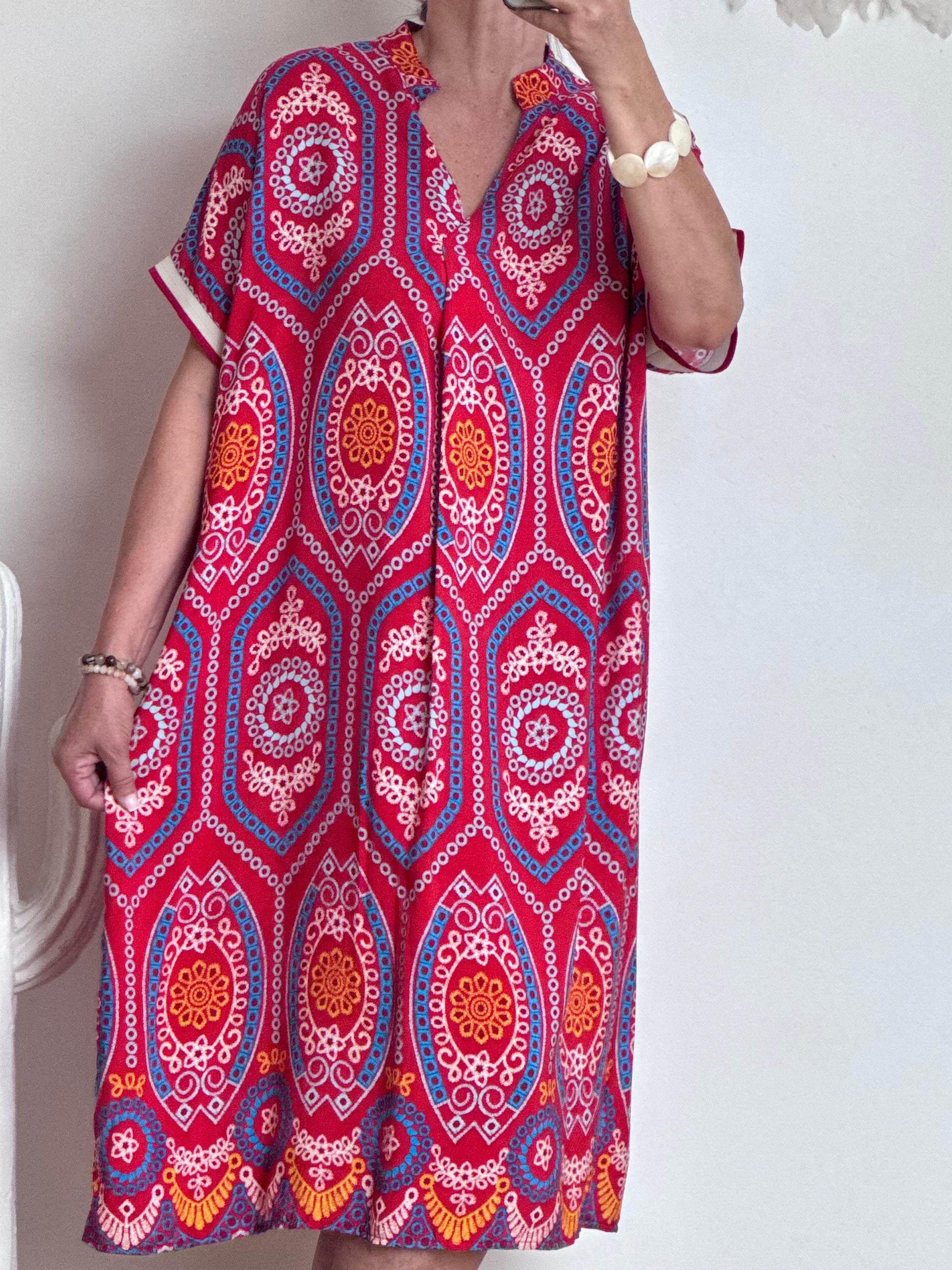 Robe fluide fond rouge